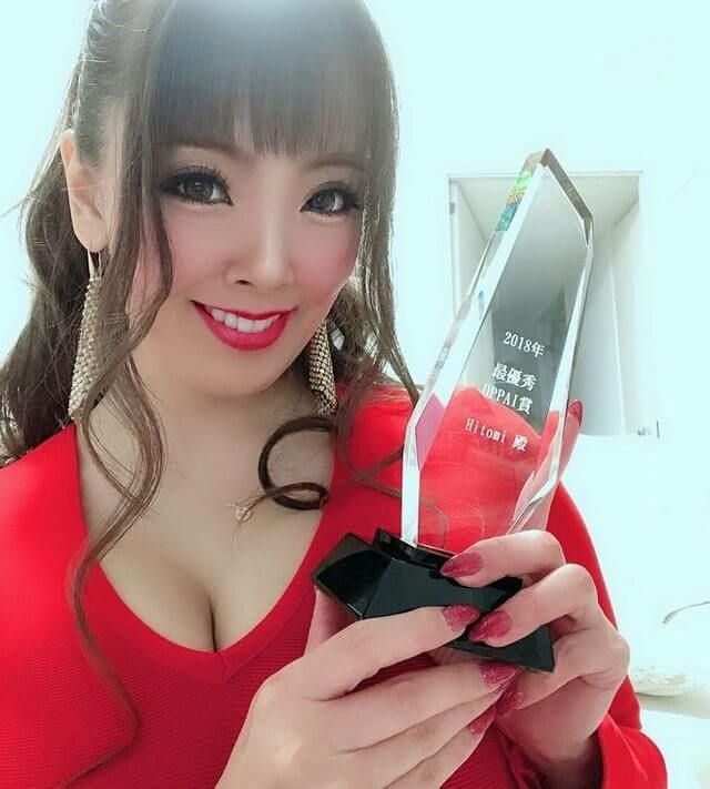 the best pictures selected from social accounts of Hitomi Tanaka